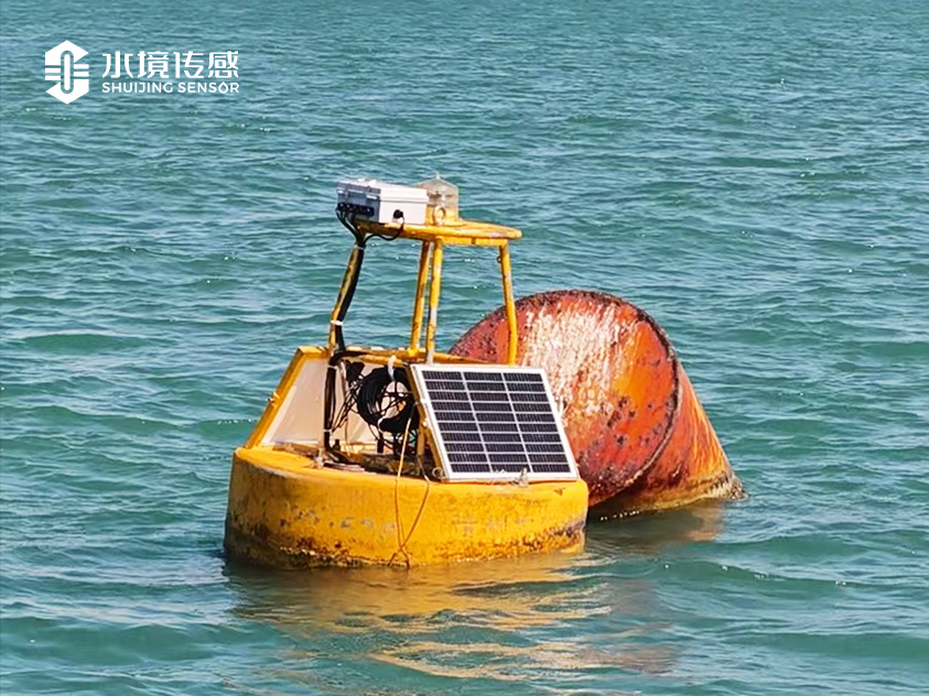 海南三亚湾浮标水质监测站现场